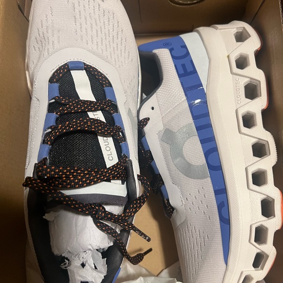 On cloud shoes size 7.5 men - Picture 2 of 4